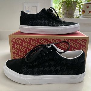 Vans old skool houndstooth black and white sneakers
Men’s 7.5 women’s 9
